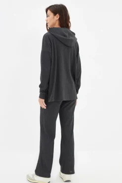 Conjunto pijama canalé con capucha gris