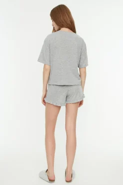 Conjunto pijama corto volantes gris