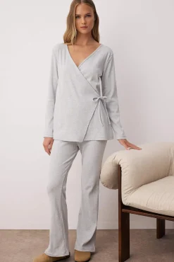 Conjunto pijama jaspeado cierre lazo gris