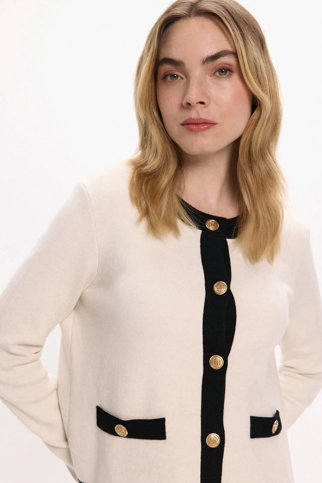 Cárdigan de botones dorados con viscosa