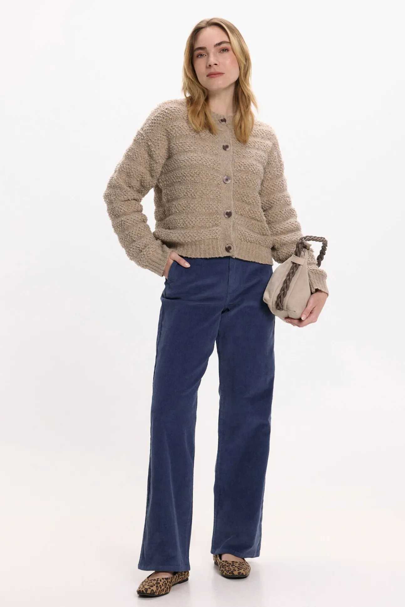 Cárdigan de punto abotonado con lana