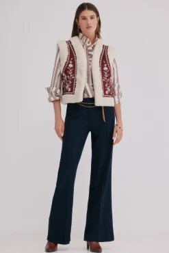 Daia. Chaleco bordado