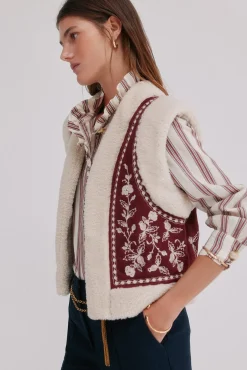 Daia. Chaleco bordado