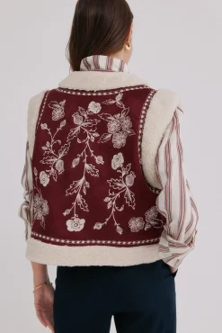 Daia. Chaleco bordado
