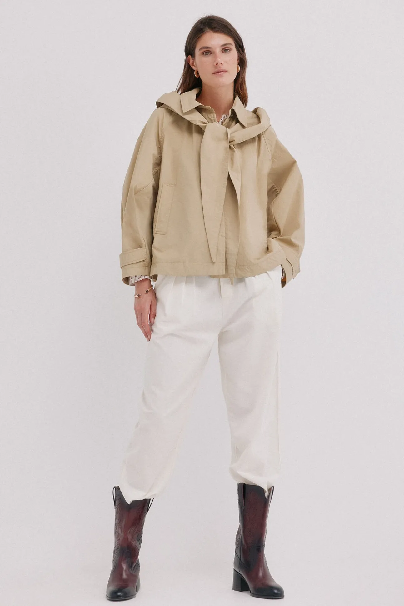 Daniela. Gabardina corta