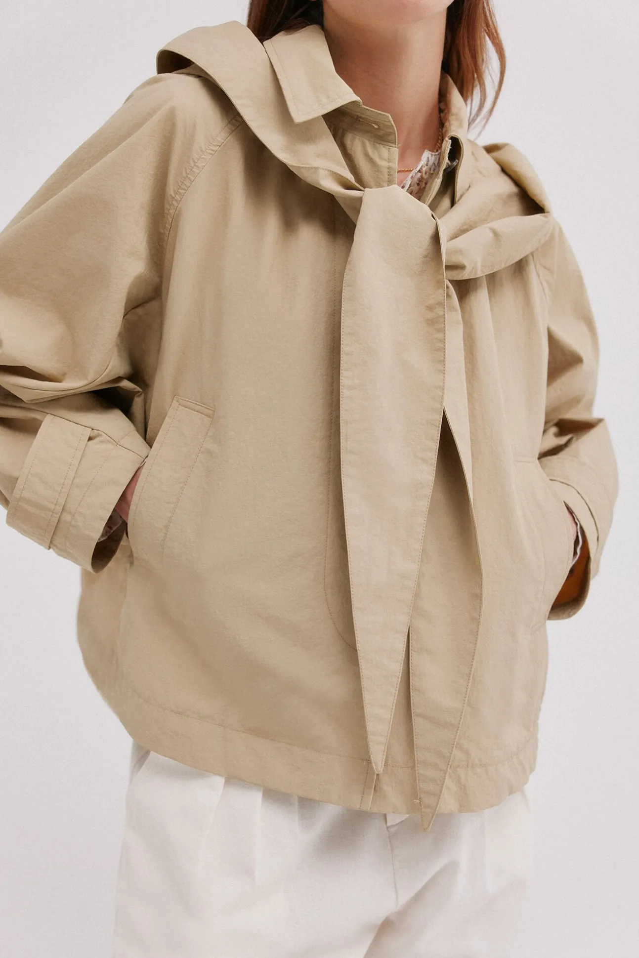 Daniela. Gabardina corta