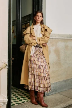 Danièle. Gabardina bordada