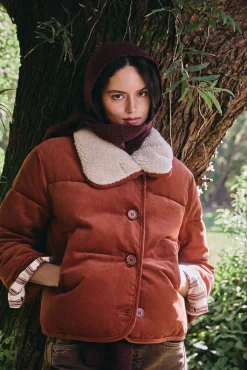 Debra. Deportiva acolchada