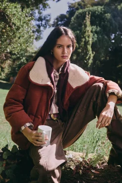 Debra. Deportiva acolchada