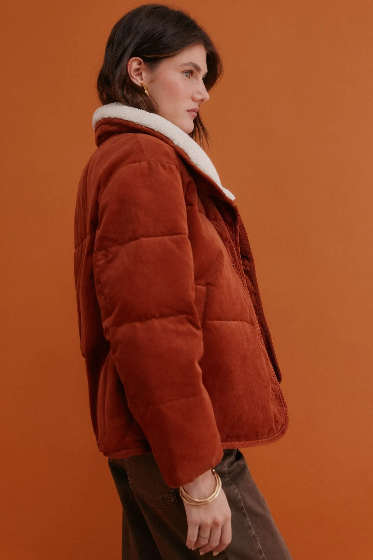 Debra. Deportiva acolchada