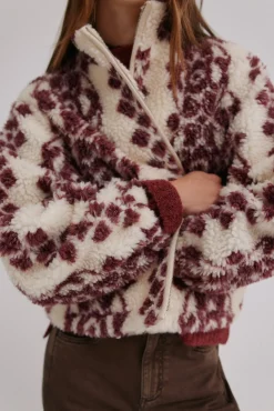 Dena. Deportiva estampada