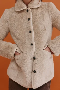 Denise. Abrigo efecto pelo