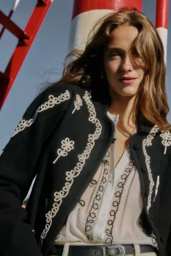 Fabiola. Chaqueta bordada