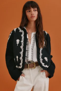 Fabiola. Chaqueta bordada