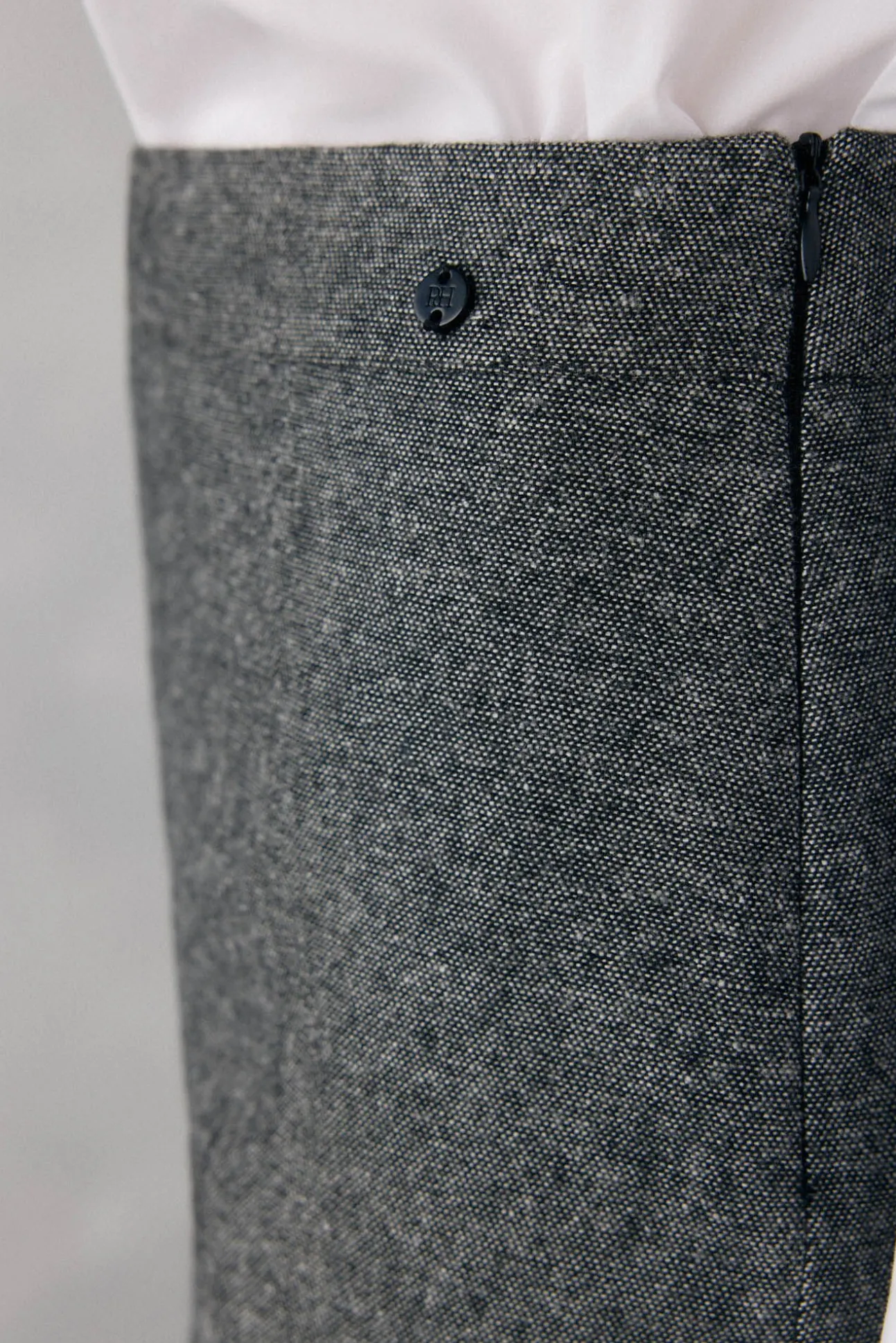 Falda cortes con vuelo en bajo