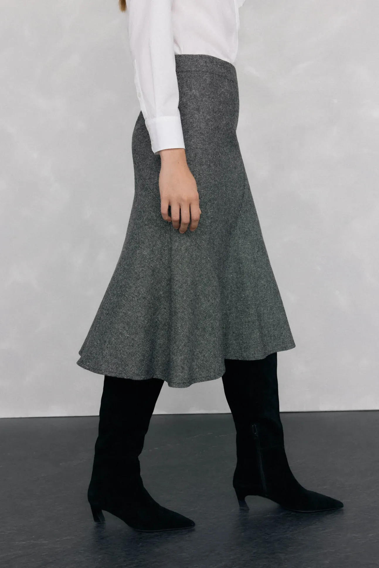 Falda cortes con vuelo en bajo