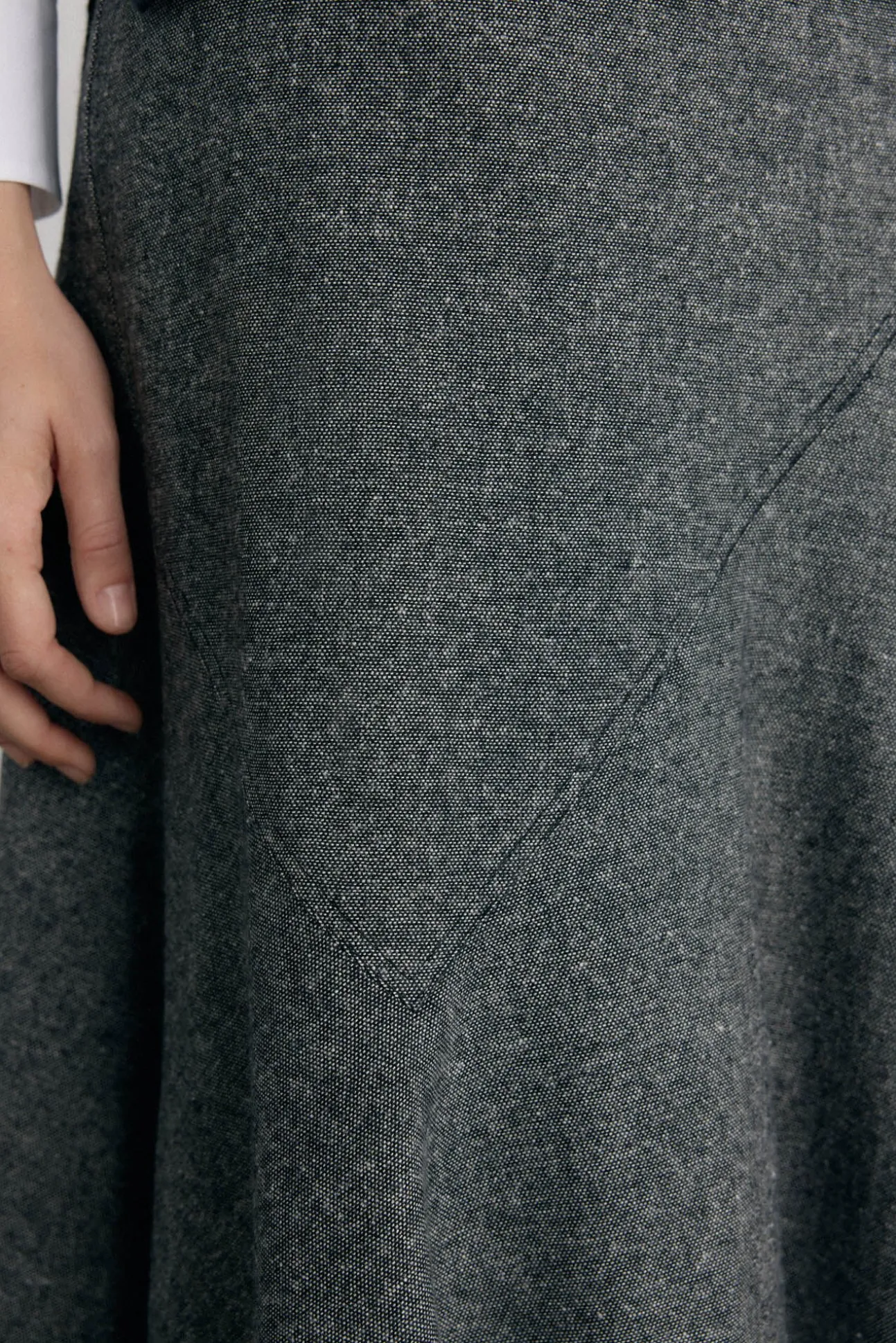 Falda cortes con vuelo en bajo