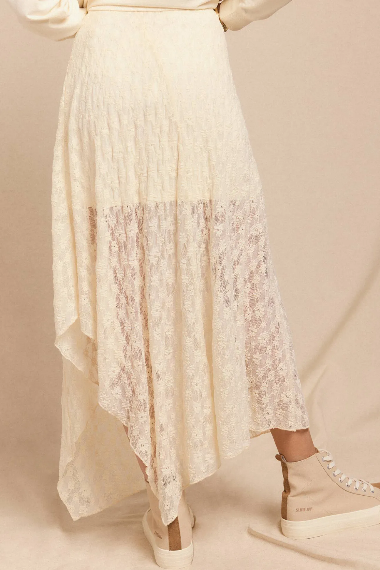 Falda de encaje