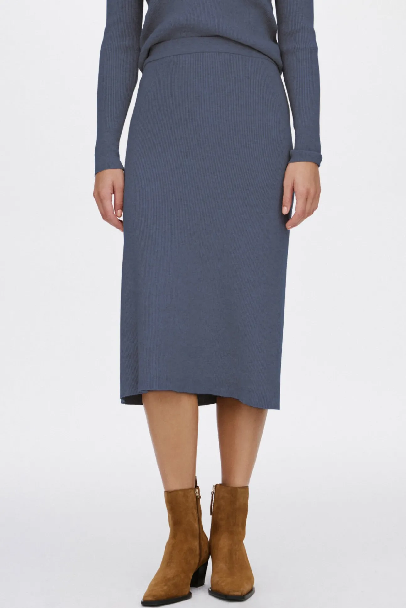 Falda de punto canalé midi