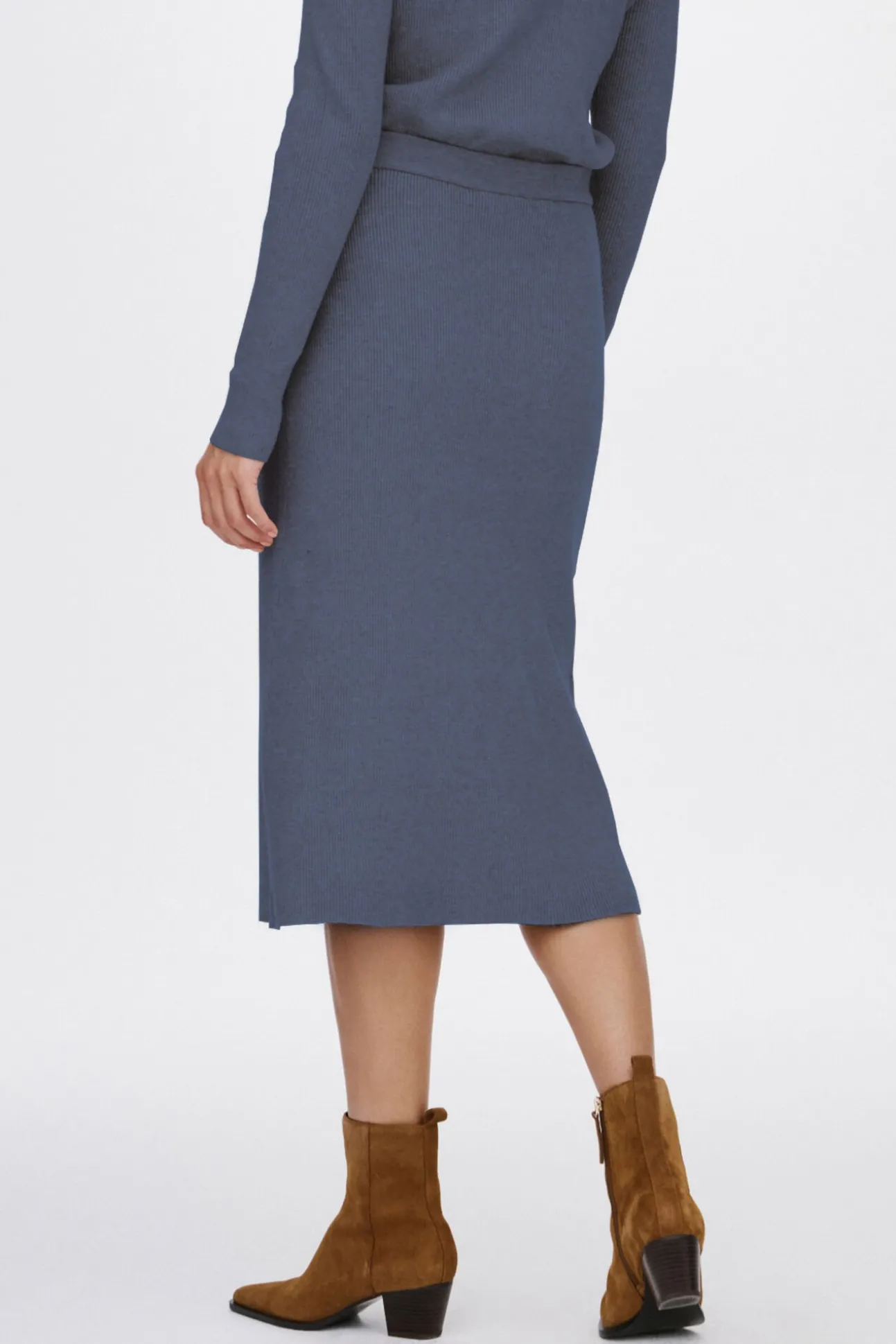 Falda de punto canalé midi