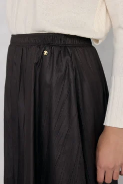 Falda larga efecto piel arrugado