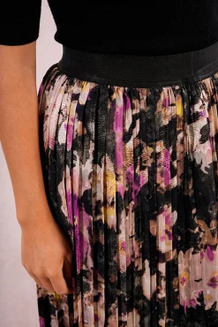 Falda larga plisada con estampado