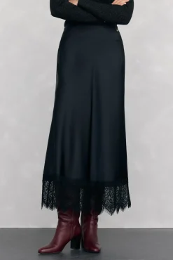 Falda larga satén detalle lace