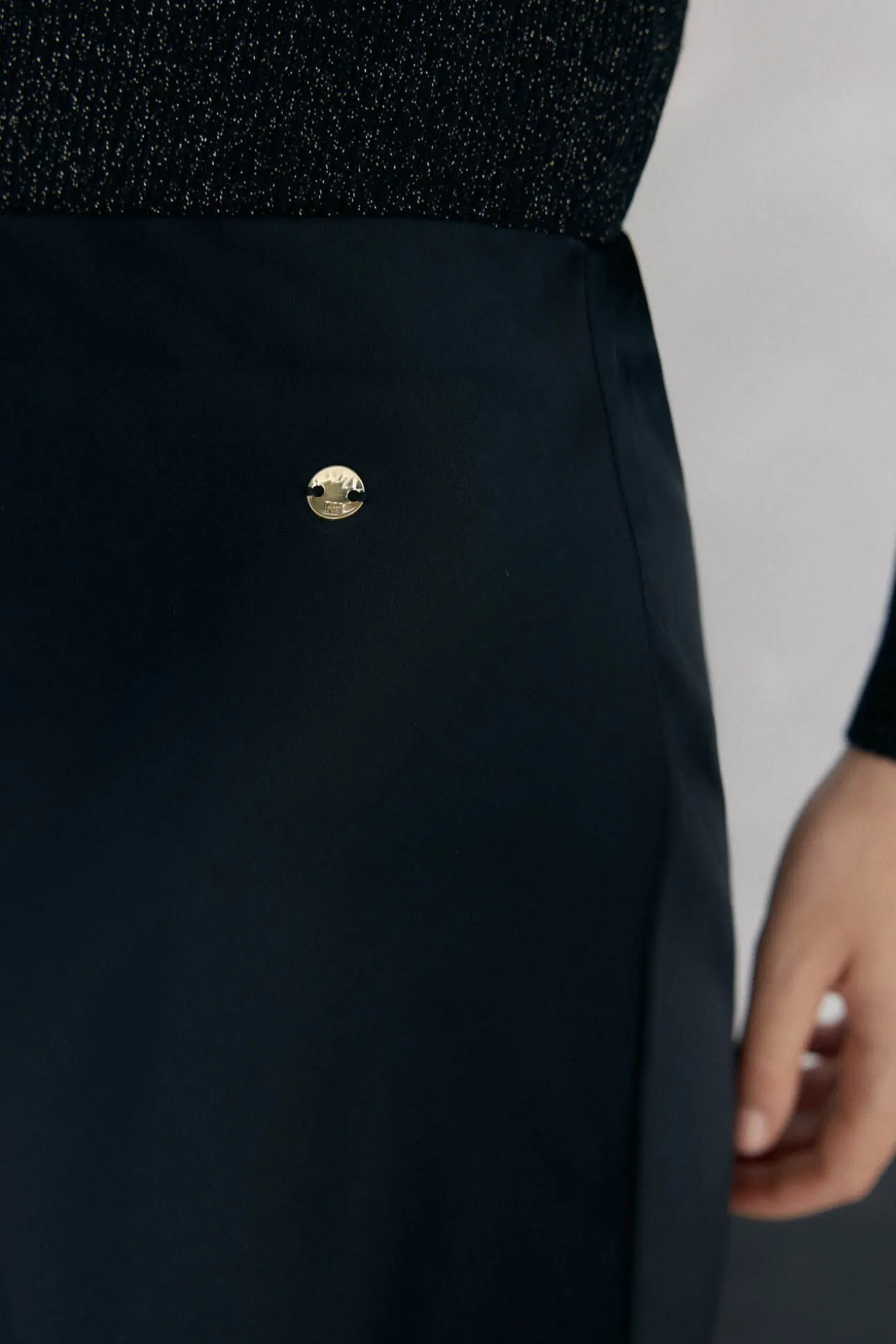 Falda larga satén detalle lace