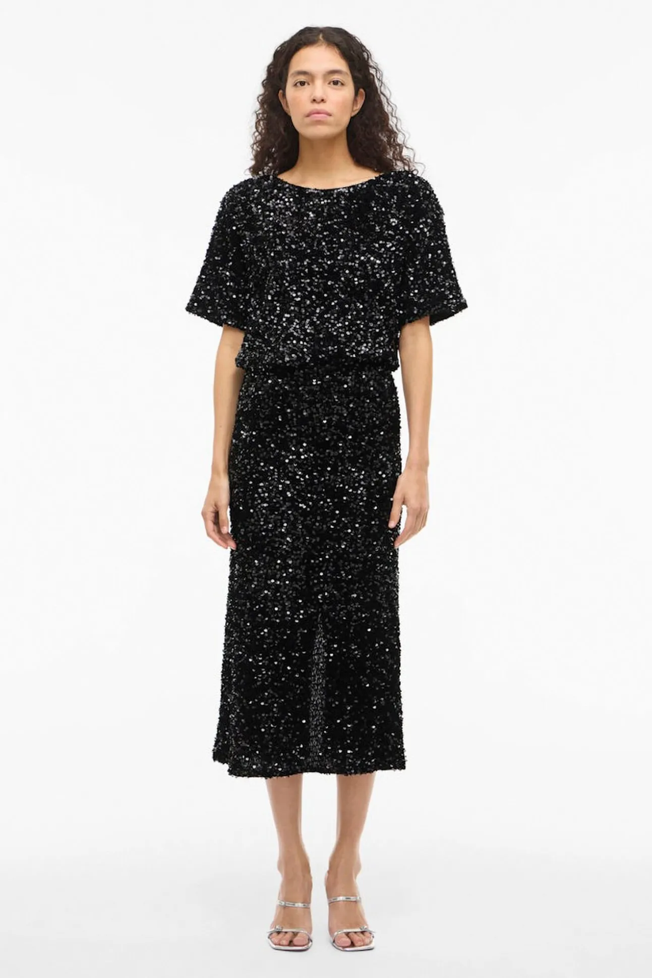 Falda midi con lentejuelas