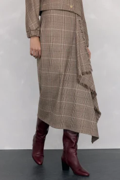 Falda midi cuadros volante desflecado