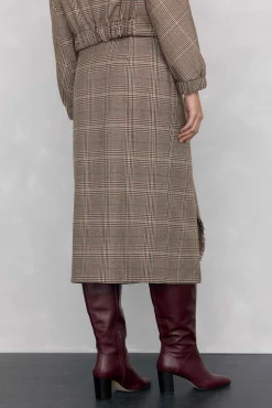 Falda midi cuadros volante desflecado