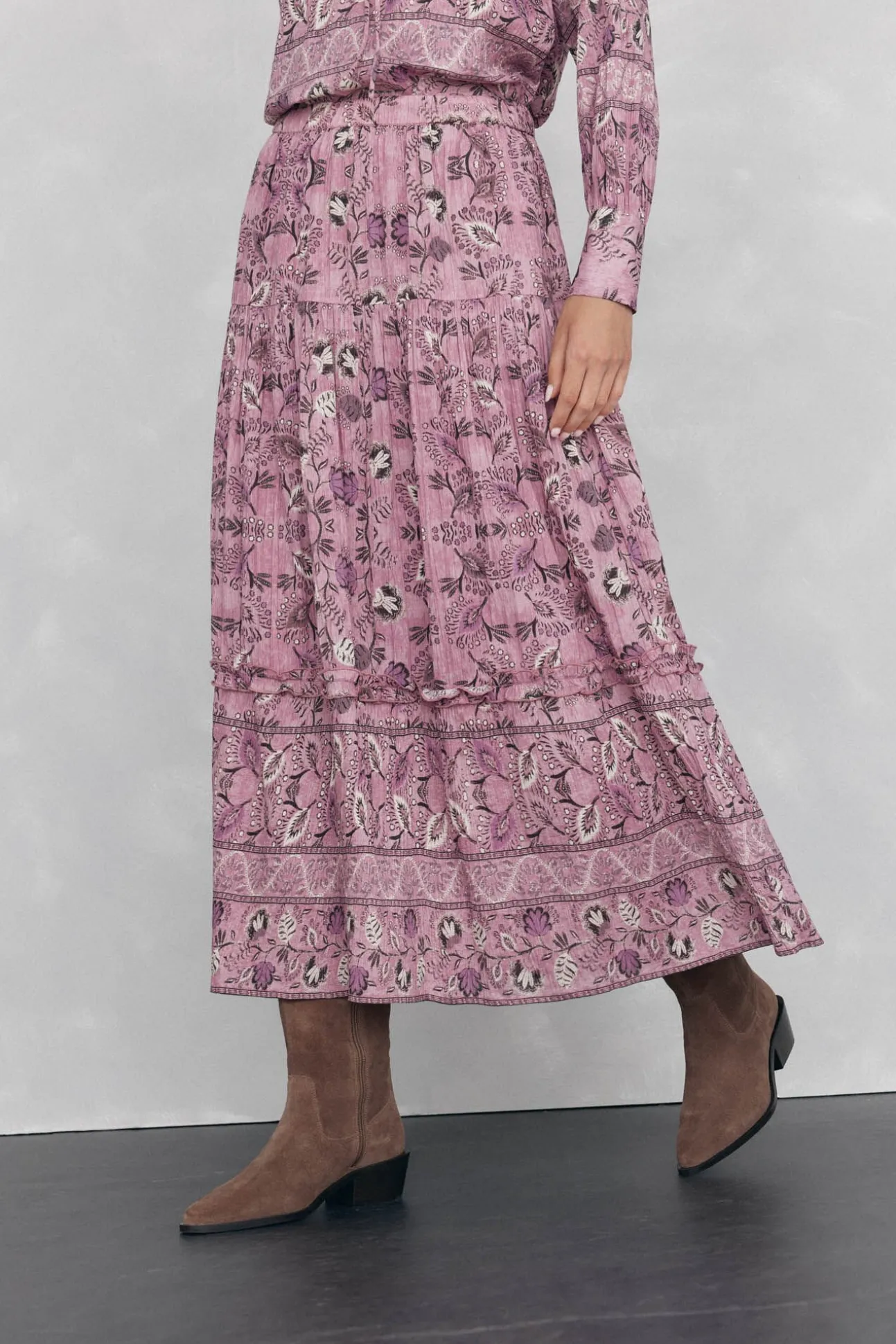 Falda midi estampada pisos