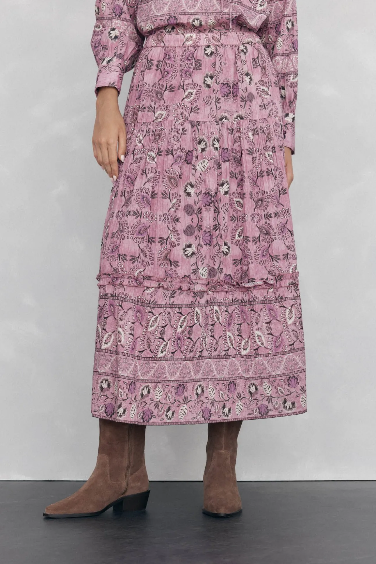 Falda midi estampada pisos