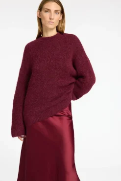 Falda midi fluida confeccionada con materiales reciclados.