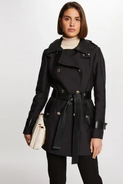 Gabardina con cuero sintético