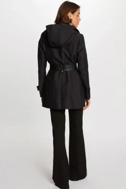 Gabardina con cuero sintético