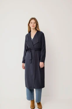 Gabardina larga anudada