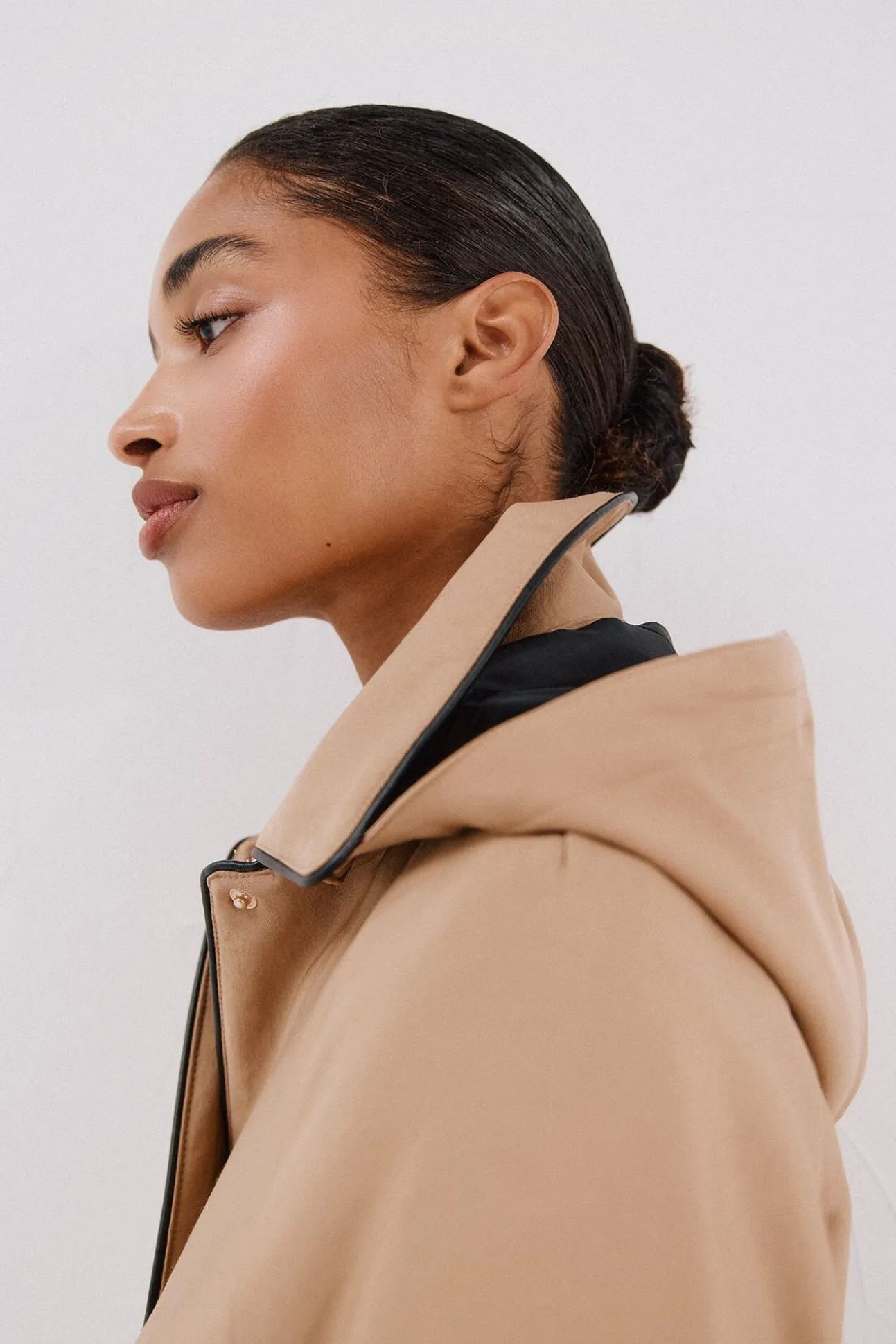 Gabardina satinada capucha desmontable