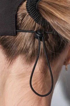 Gorra técnica ajustable logo negra