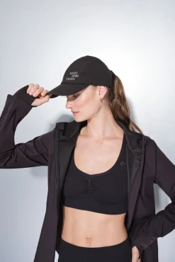 Gorra técnica ajustable logo negra