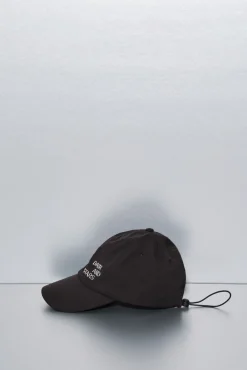 Gorra técnica ajustable logo negra