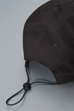 Gorra técnica ajustable logo negra