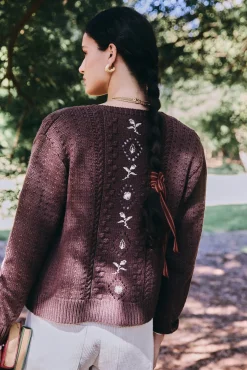 Ilena. Cárdigan bordado