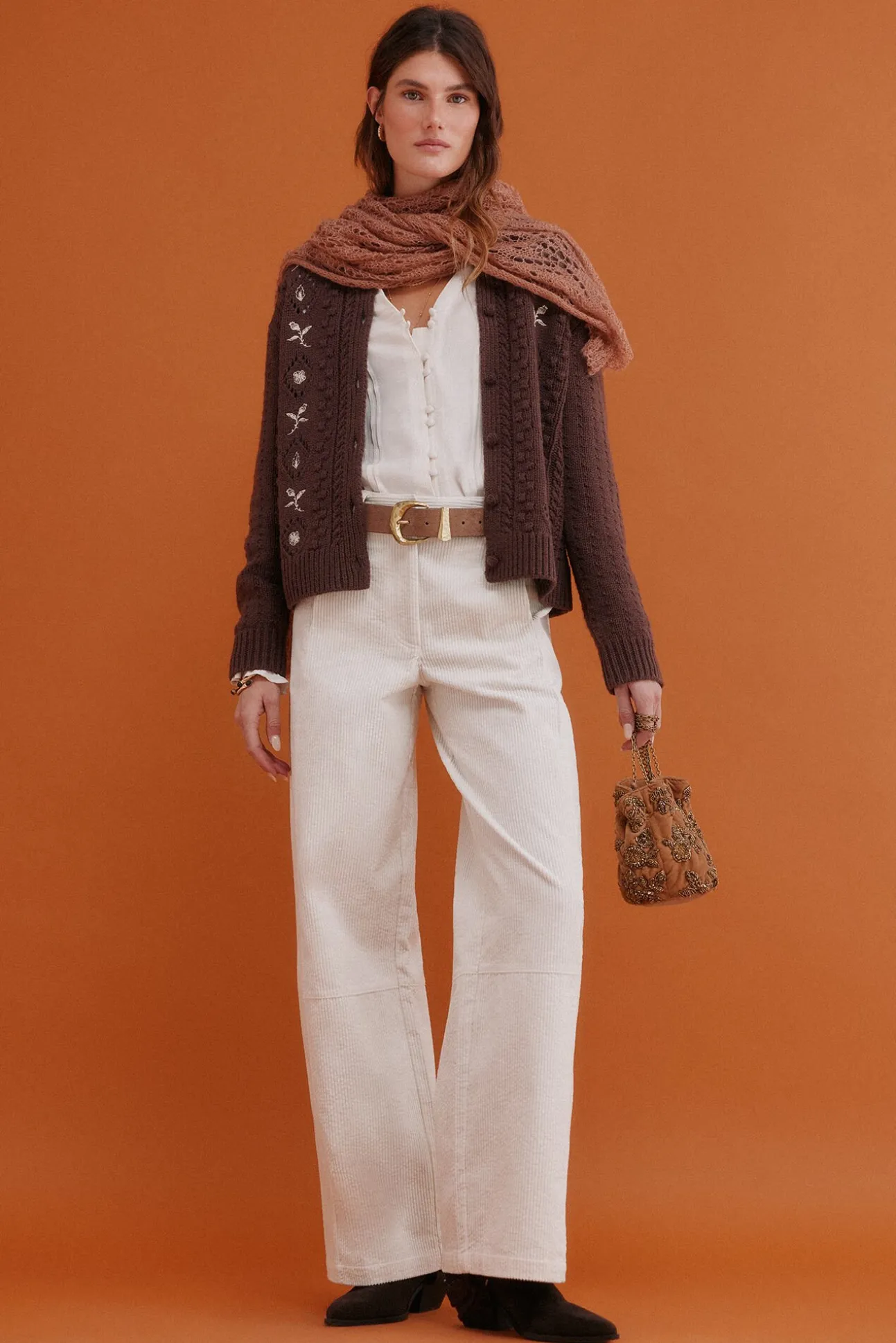 Ilena. Cárdigan bordado