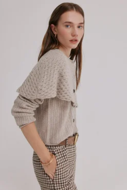 Inna. Cárdigan con capa