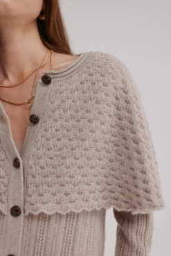 Inna. Cárdigan con capa