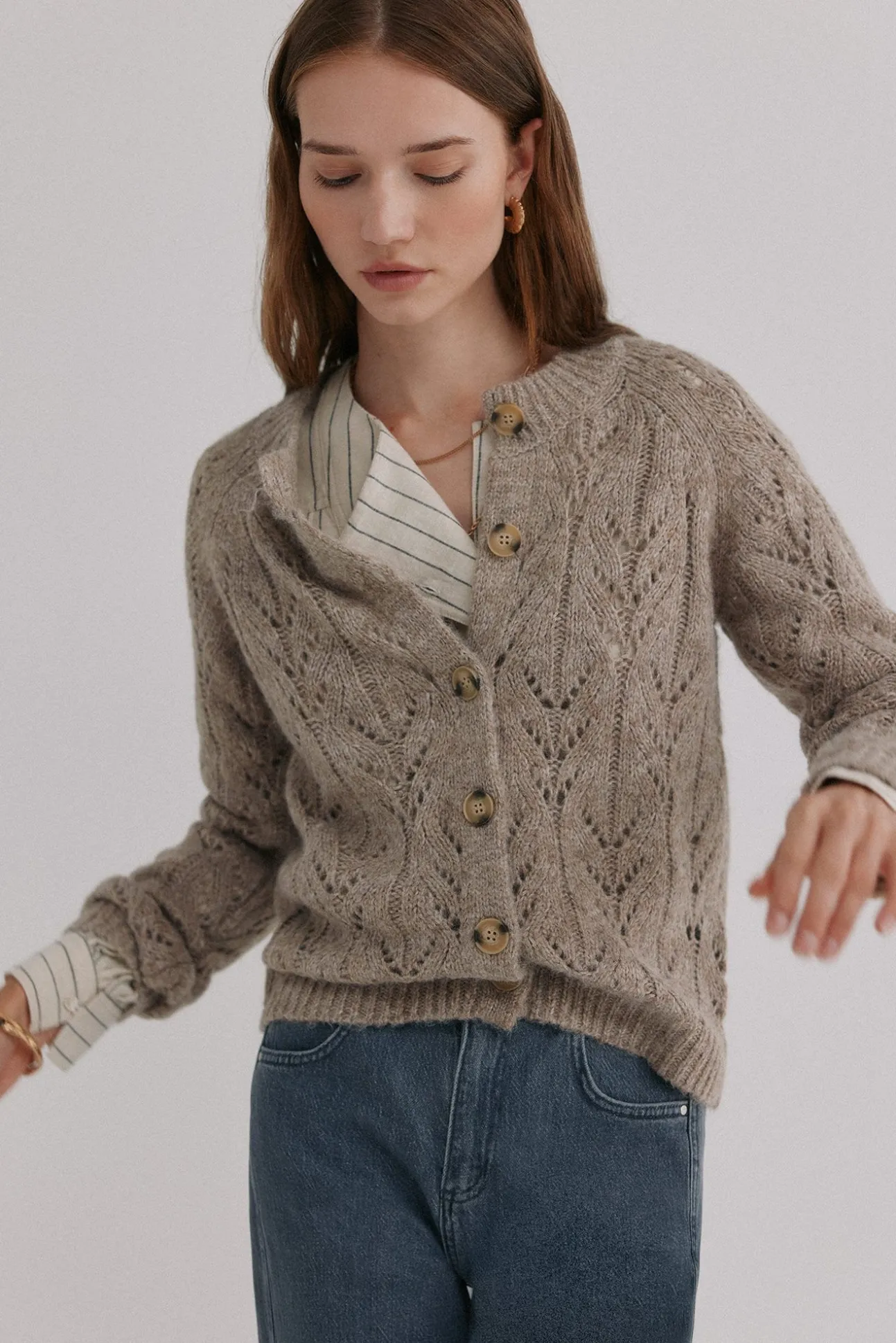 Ivette. Cárdigan calado