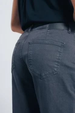 Jeans culotte tachas