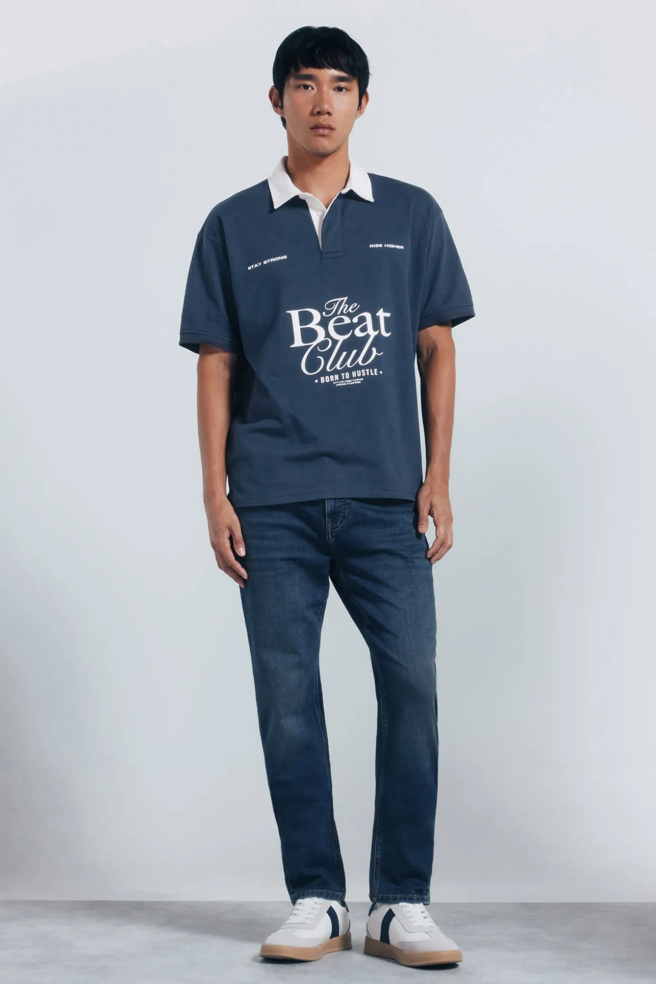 Jeans en knit denim sobretintado slim fit