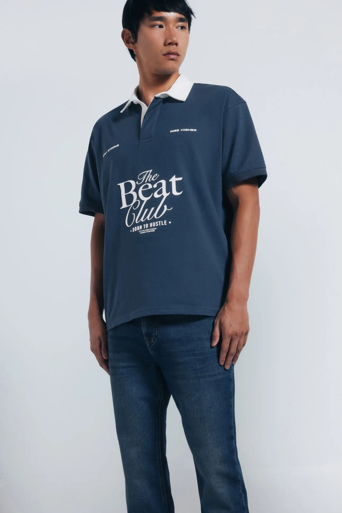 Jeans en knit denim sobretintado slim fit